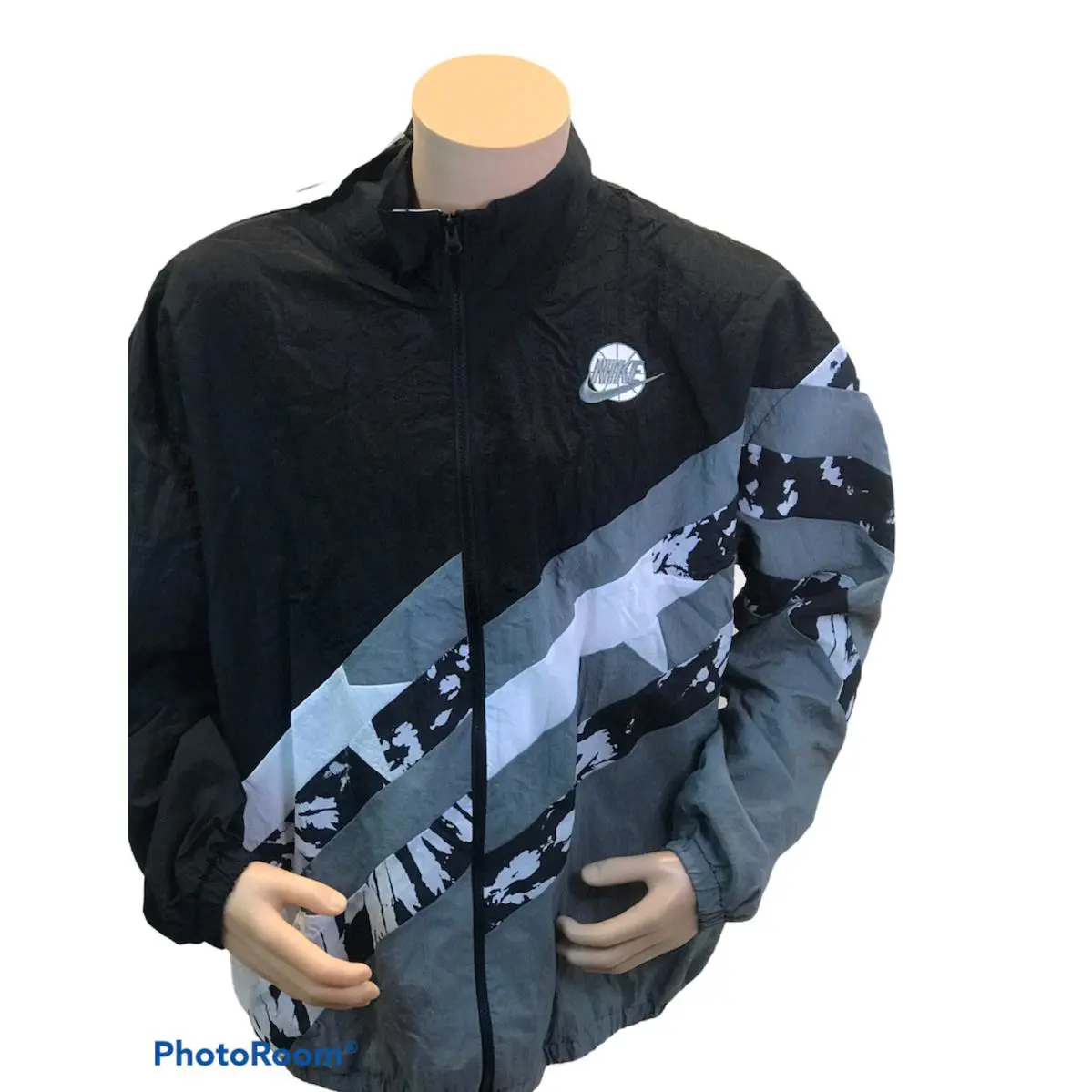 Nike clothing - White (UPC: 194274890426) 0