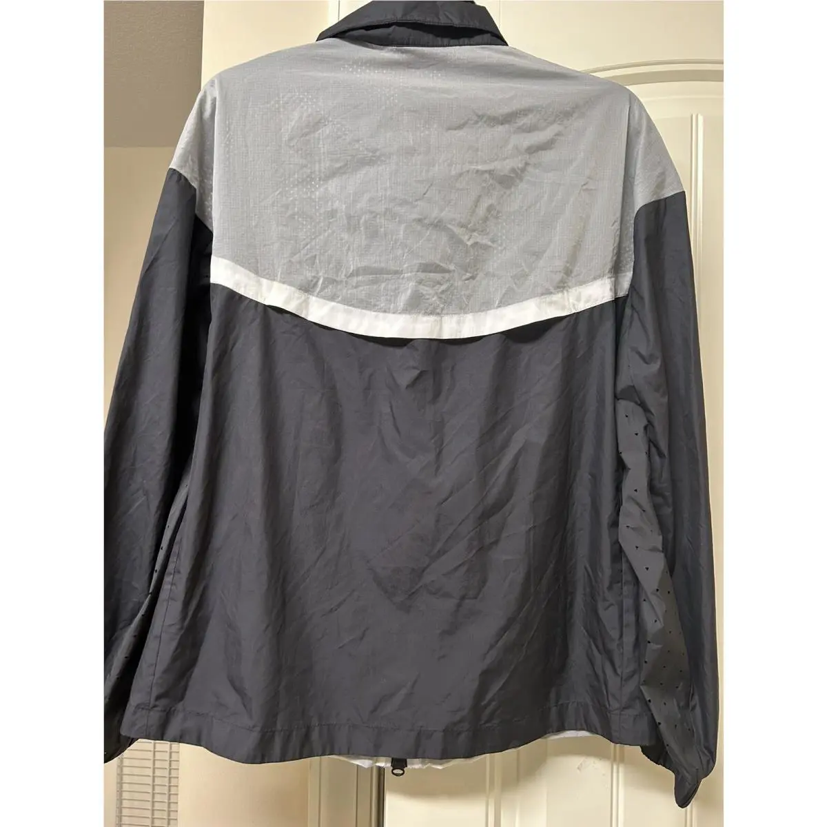 Nike clothing - White (UPC: 823233313125) 1
