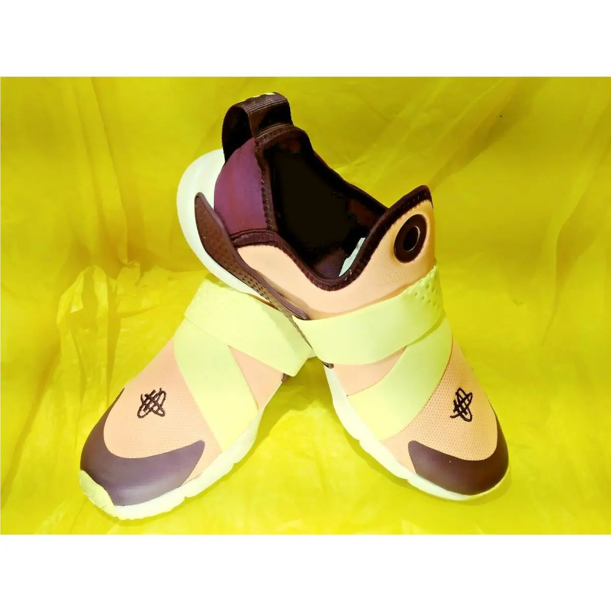 Nike shoes - Pink Tint/Citron Tint 3