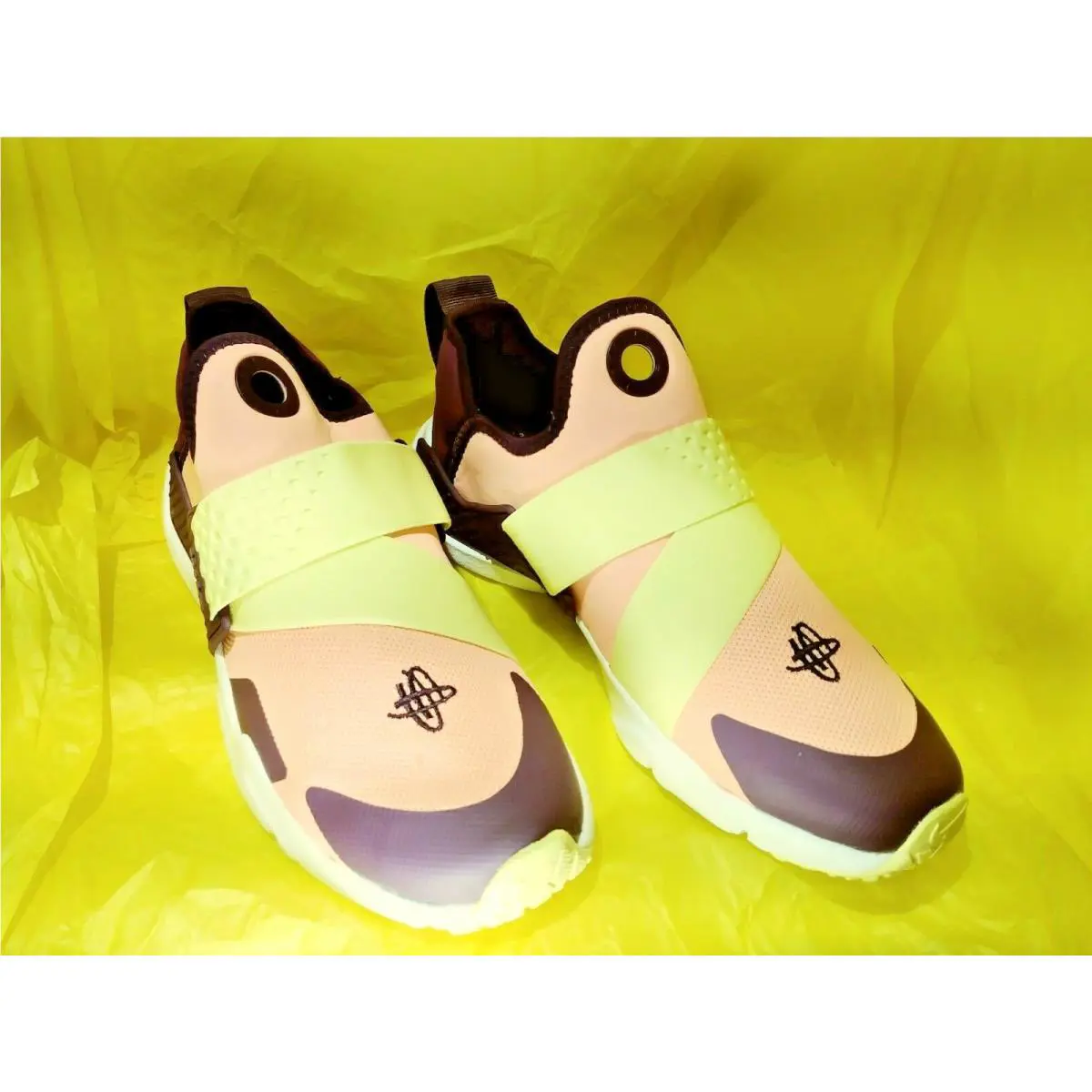 Nike shoes - Pink Tint/Citron Tint 4