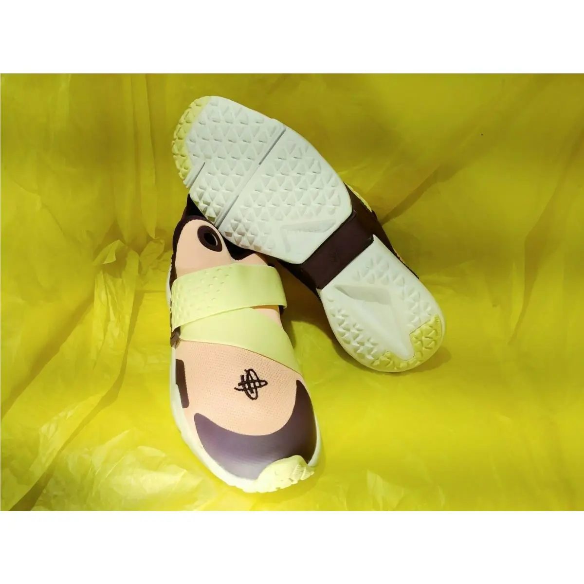 Nike shoes - Pink Tint/Citron Tint 5