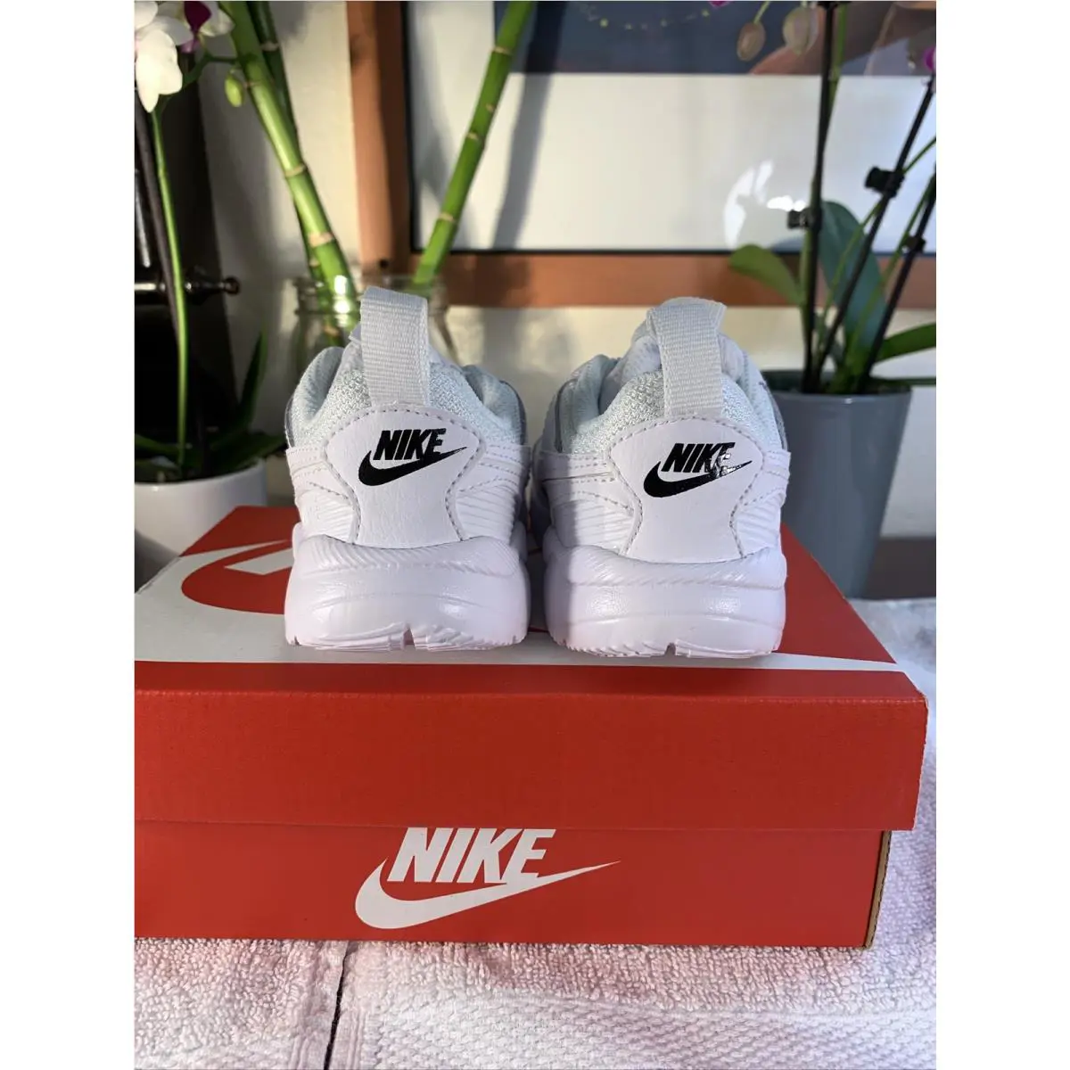 Nike shoes - White 2