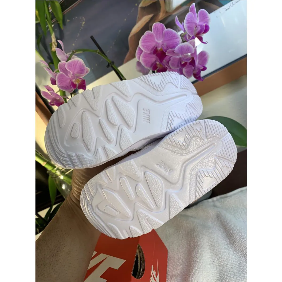 Nike shoes - White 4