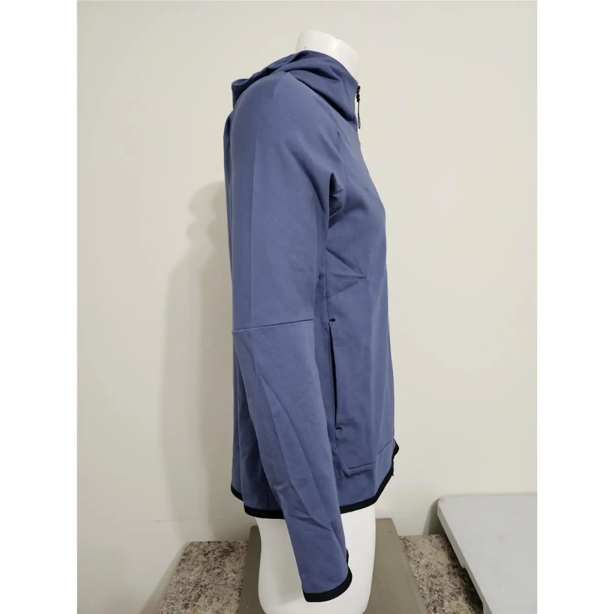 Nike clothing - Blue (UPC: 196607384565) 2