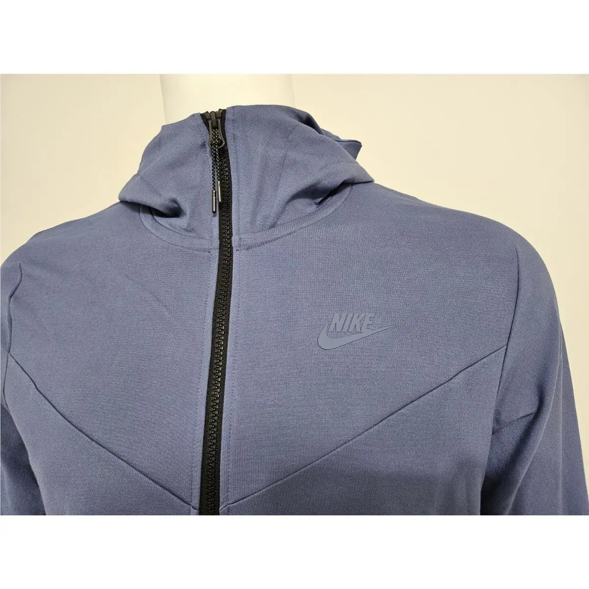 Nike clothing - Blue (UPC: 196607384565) 0