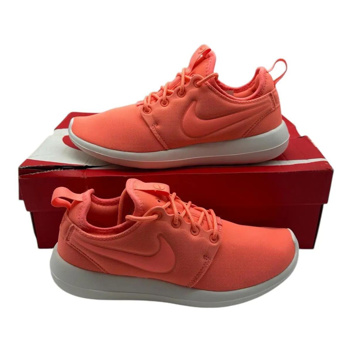 Nike Roshe Two Running Shoes Women`s Size 7.5 Atomic Pink Sneakers 844931-600 - Pink