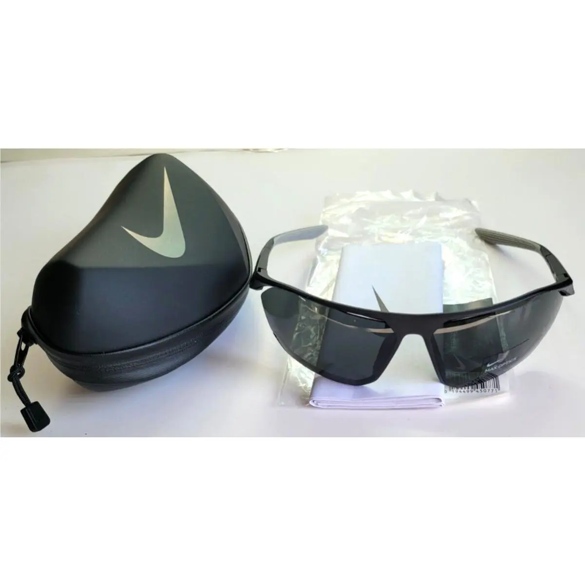 Nike Stratus Men’s Sunglasses Black Grey DC3409 Max Optics Hard Case w Tag
