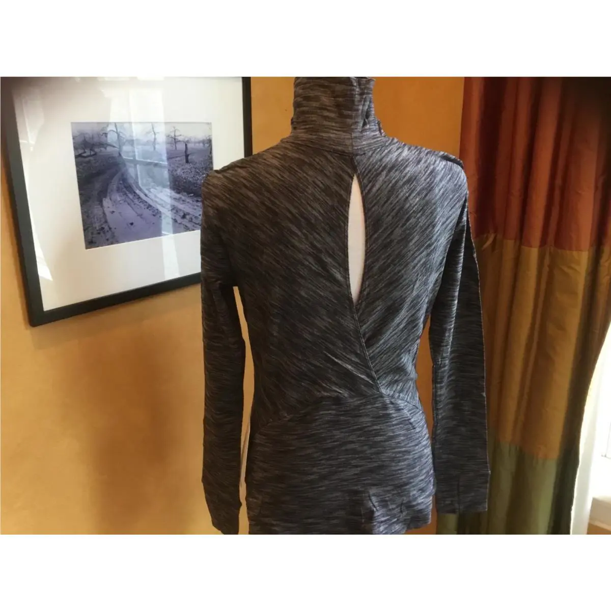 Lululemon clothing - Heathered black 2