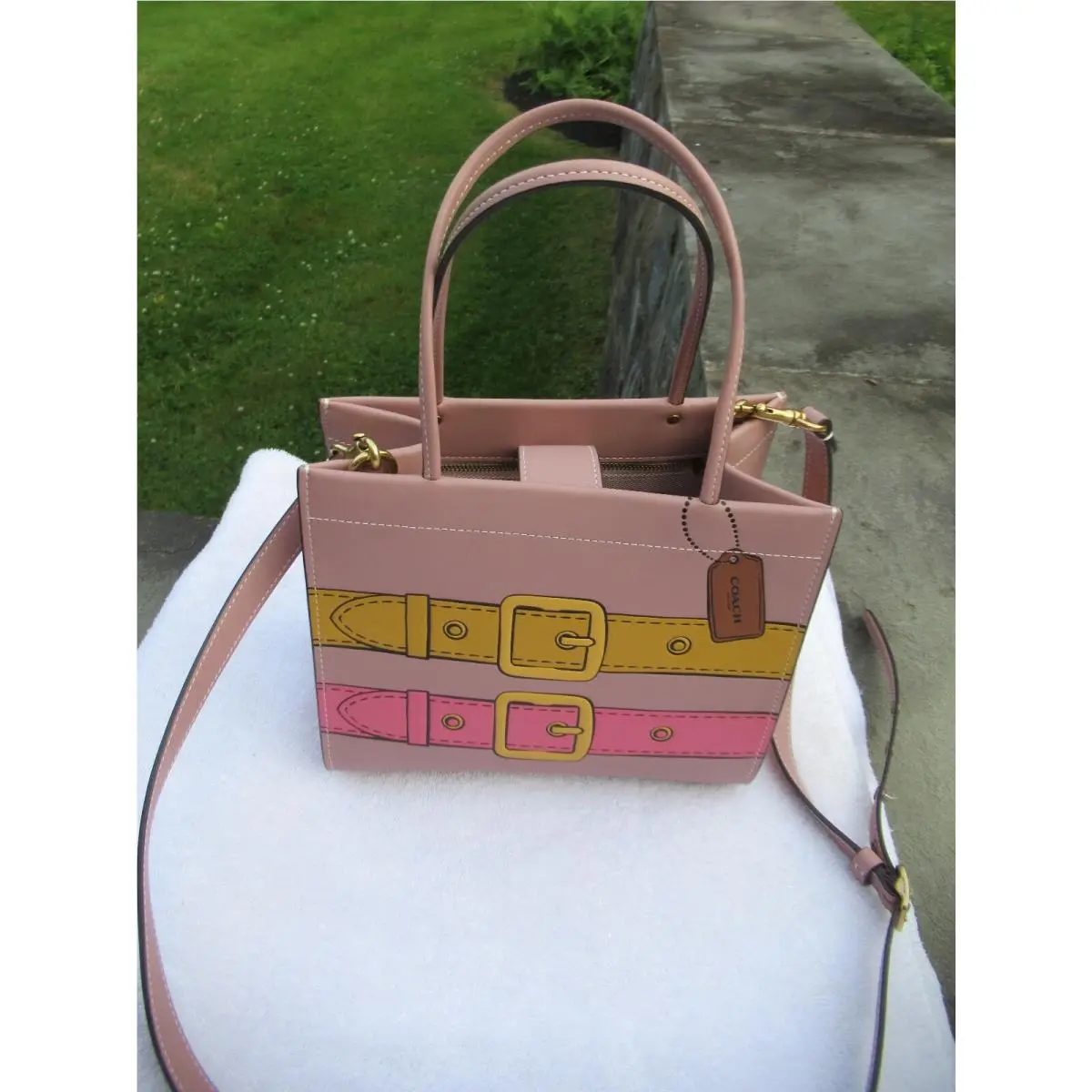 Cashin Carry 22 Light Blush Multi Trompe L`oeil Tote/satchel by Coach