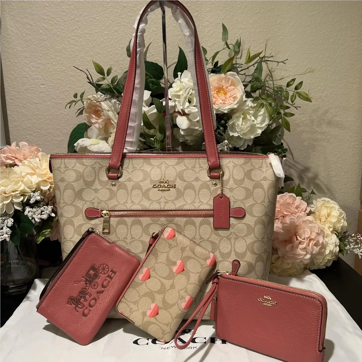 Signature Canvas Gallery Tote/shoulder/shopper Light Khaki/rouge Pink by Coach