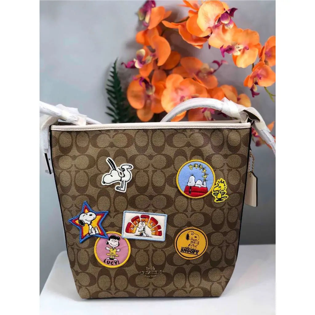 Coach X Peanuts Val Varsity Patches Large Crossbody Tote Bag C4112
