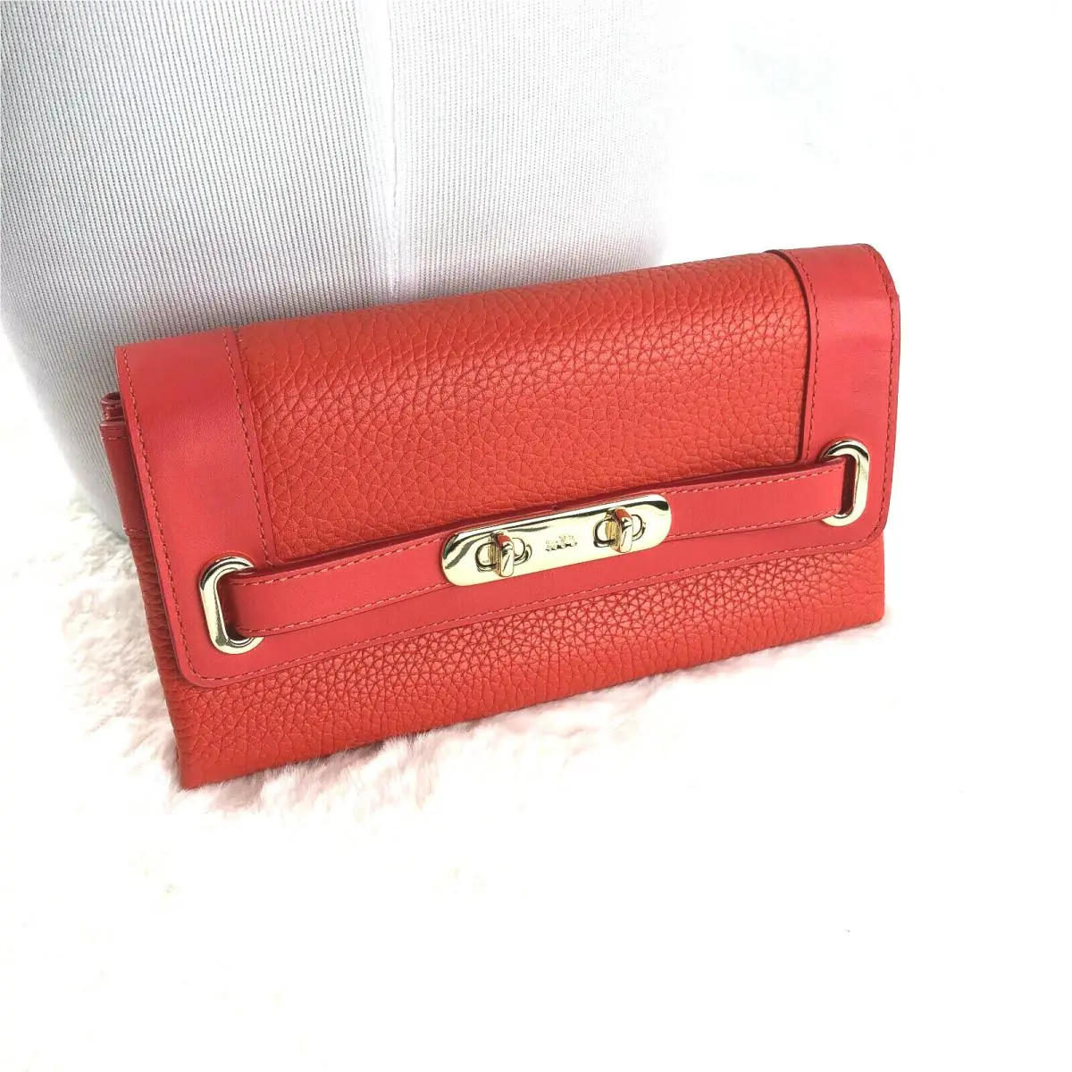Coach Pebbled Leather Coh Swagger Turnlock Wallet Coral 53028 Retail