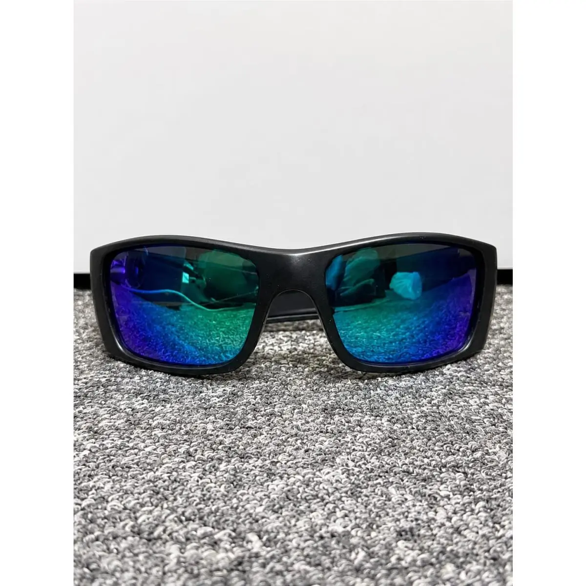 Oakley Mens Sporty Blue-mirror Wraparound Sunglasses OO9239-01 - Frame: Black, Lens: Black