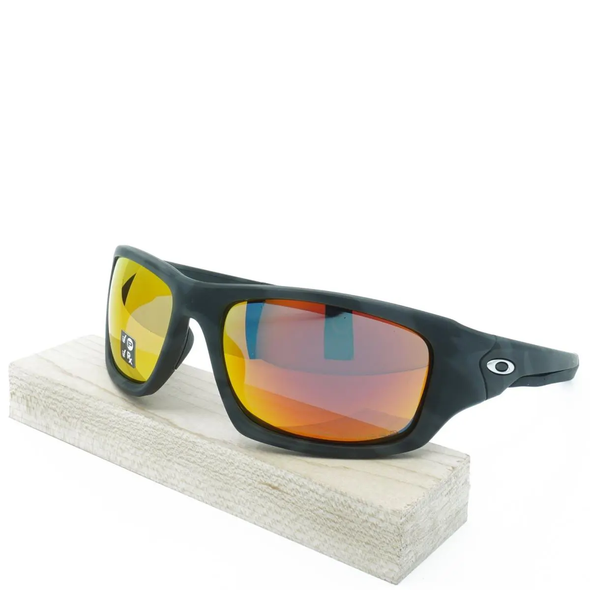OO9236-31 Mens Oakley Valve Polarized Sunglasses - Frame: Black