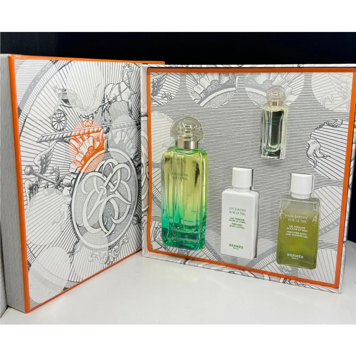Un Jardin Sur Le Nil by Hermes 4 pc Set EDT3.3oz+0.25oz+1.35oz.BL+1.35oz.SG