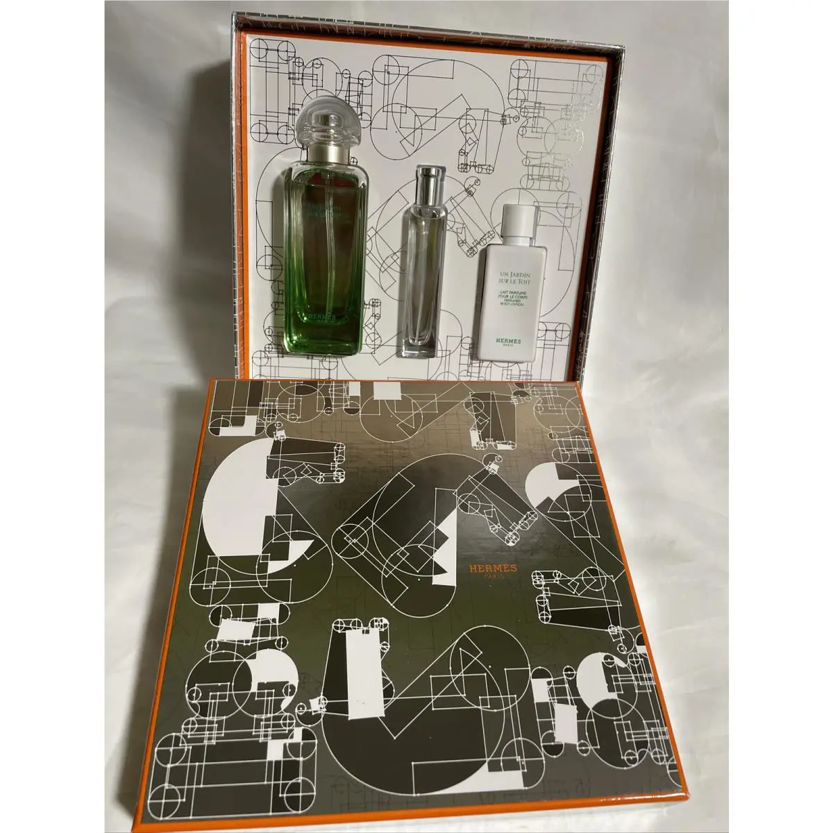 Hermes UN Jardin Sur LE Toit Set 3pcs Edt- 3.3oz+0.50oz+1.35oz Body Lotion
