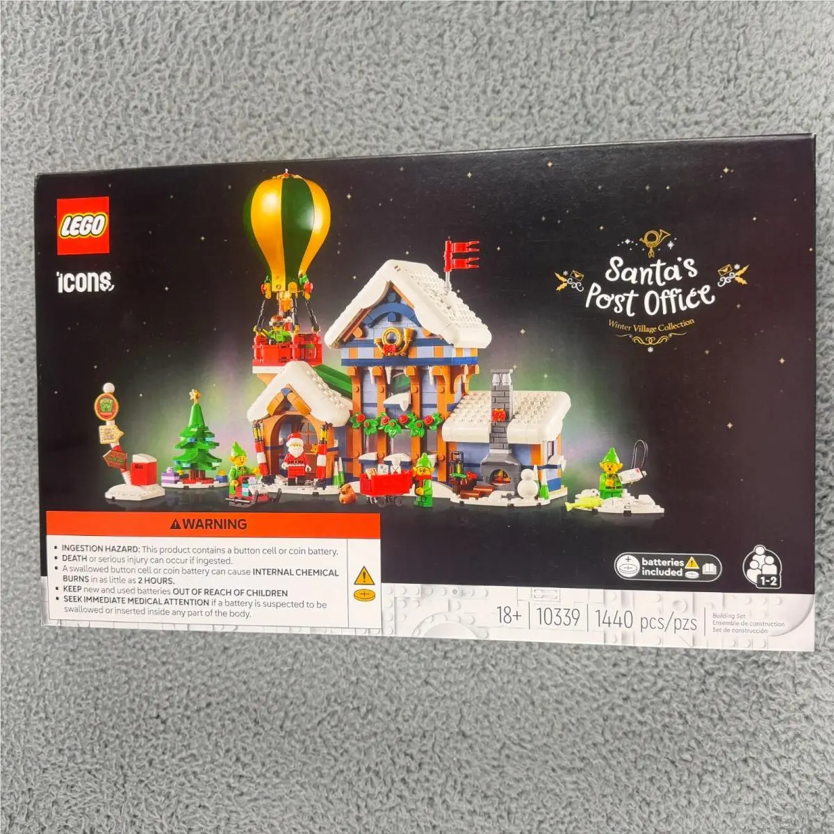 Lego Santa`s Post Office 10339 US in Hand