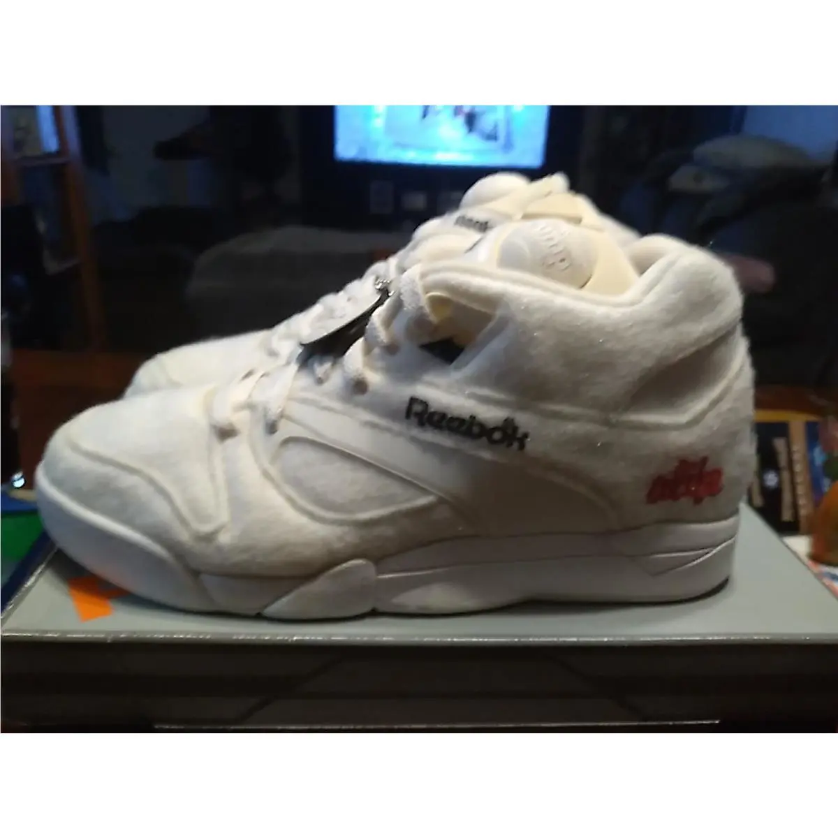 Reebok shoes - Reebok Court Victory Pump - Court Victory Pump - 6-172152 - Whites (UPC: 883181598920) 2