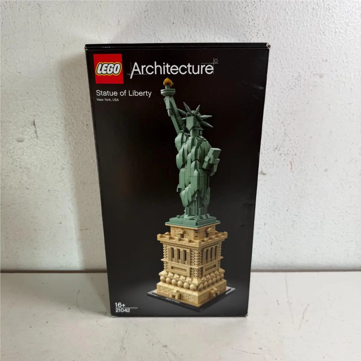 Lego Architecture 21042 Statue of Liberty York Souvenir Model Building Set