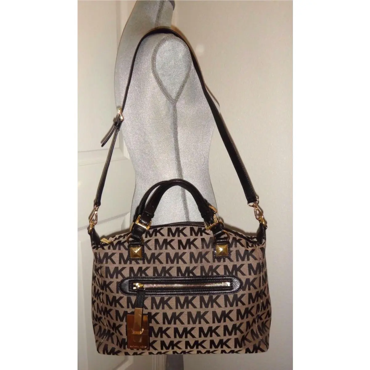 Michael Kors Calista Women`s MK Signature Satchel Large Bag Beige Black Jacquard