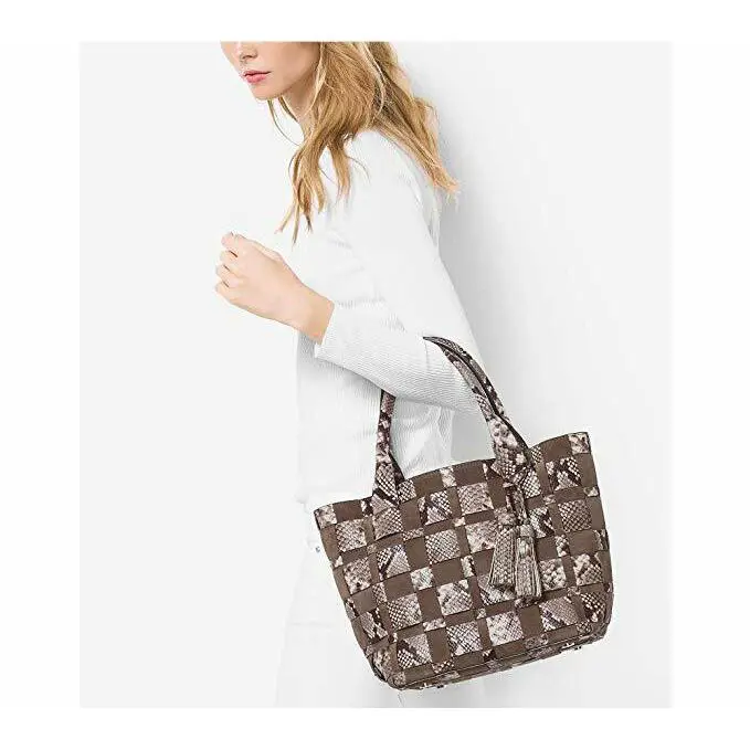 Michael Kors Vivian Medium Tote Color Dark Dune - Exterior: Dune