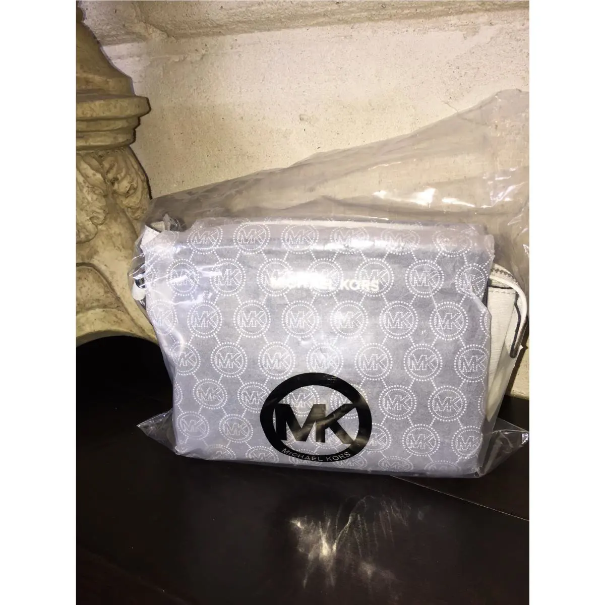 Michael Kors Mini Colorblock Selma Saffiano Messenger Black Optic White
