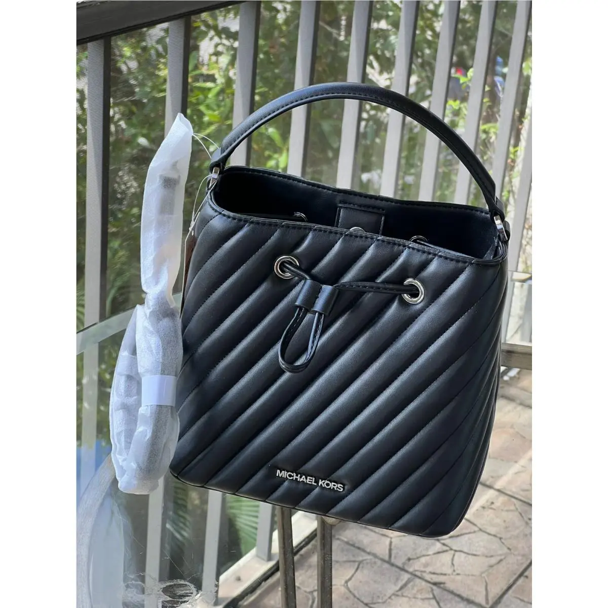 Michael Kors Suri Medium Vegan Leather Bucket Messenger Purse Bag Black