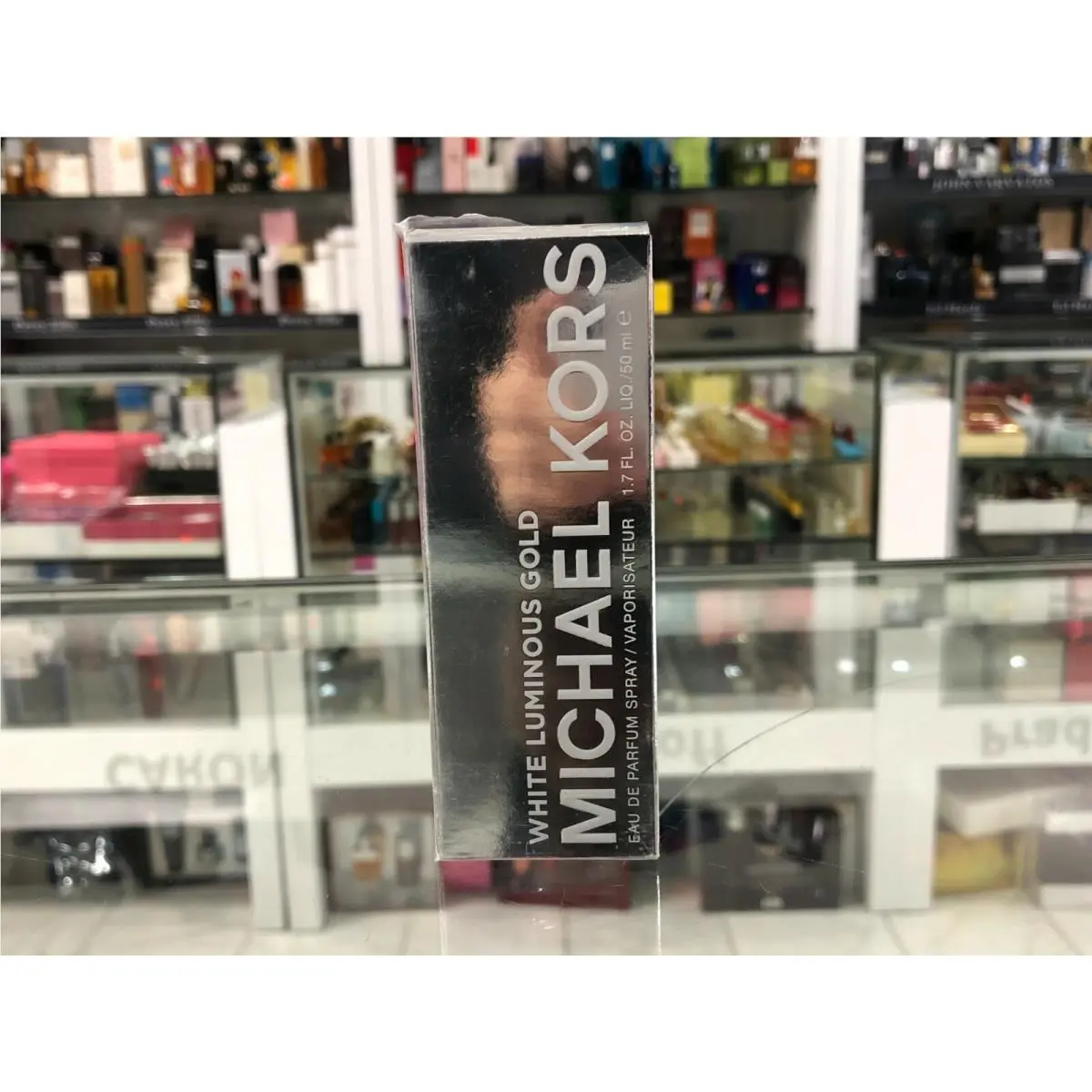 White Luminous Gold BY Michael Kors Eau DE Parfum Spray 50 ML Company