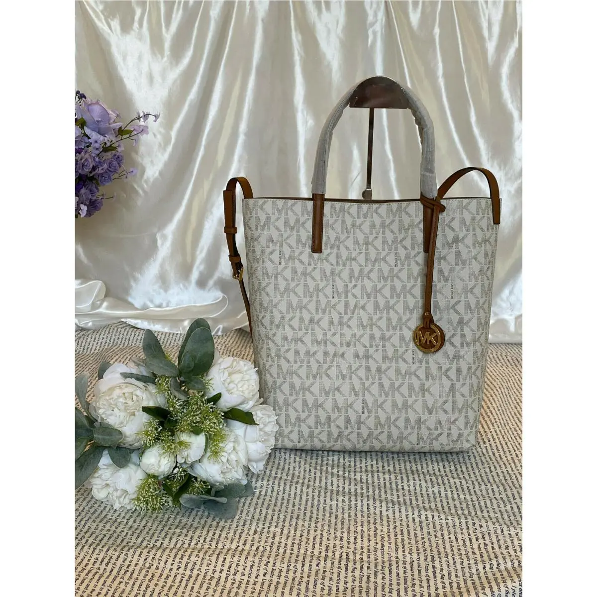 Hayley Large Tote Vanilla/acron by Michael Kors