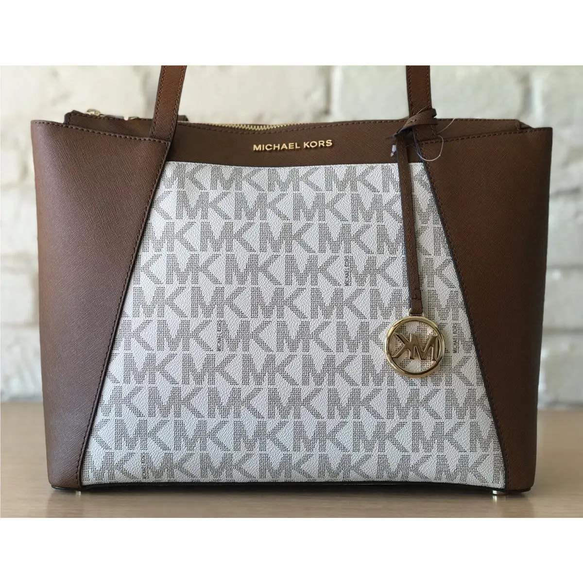 Michael Kors Maddie MD Ew Top Zip Tote Bag Vanilla Saffiano Leather 38H9CN2T2B