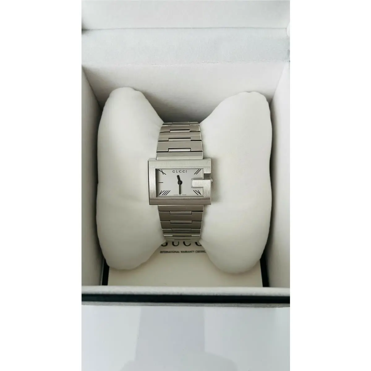 Gucci YA100506 Women`s G-shaped Bezel Silver Dial Stainless Steel Bracelet