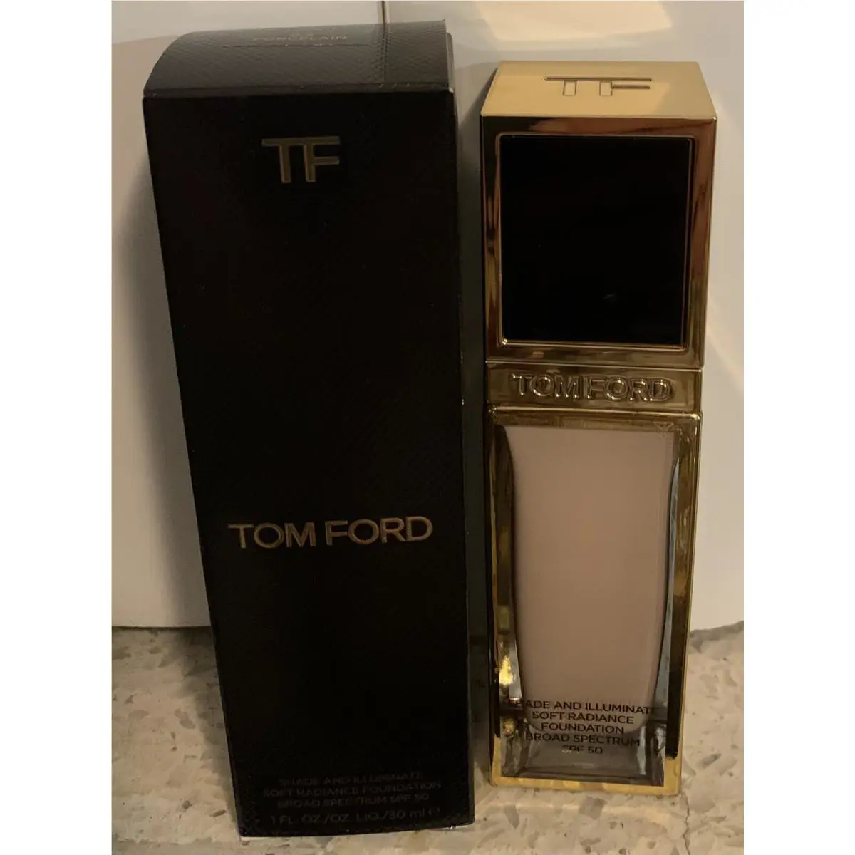Tom Ford Shade and Illuminate Soft Radiance Foundation Spf 30 -0.5 Porcela