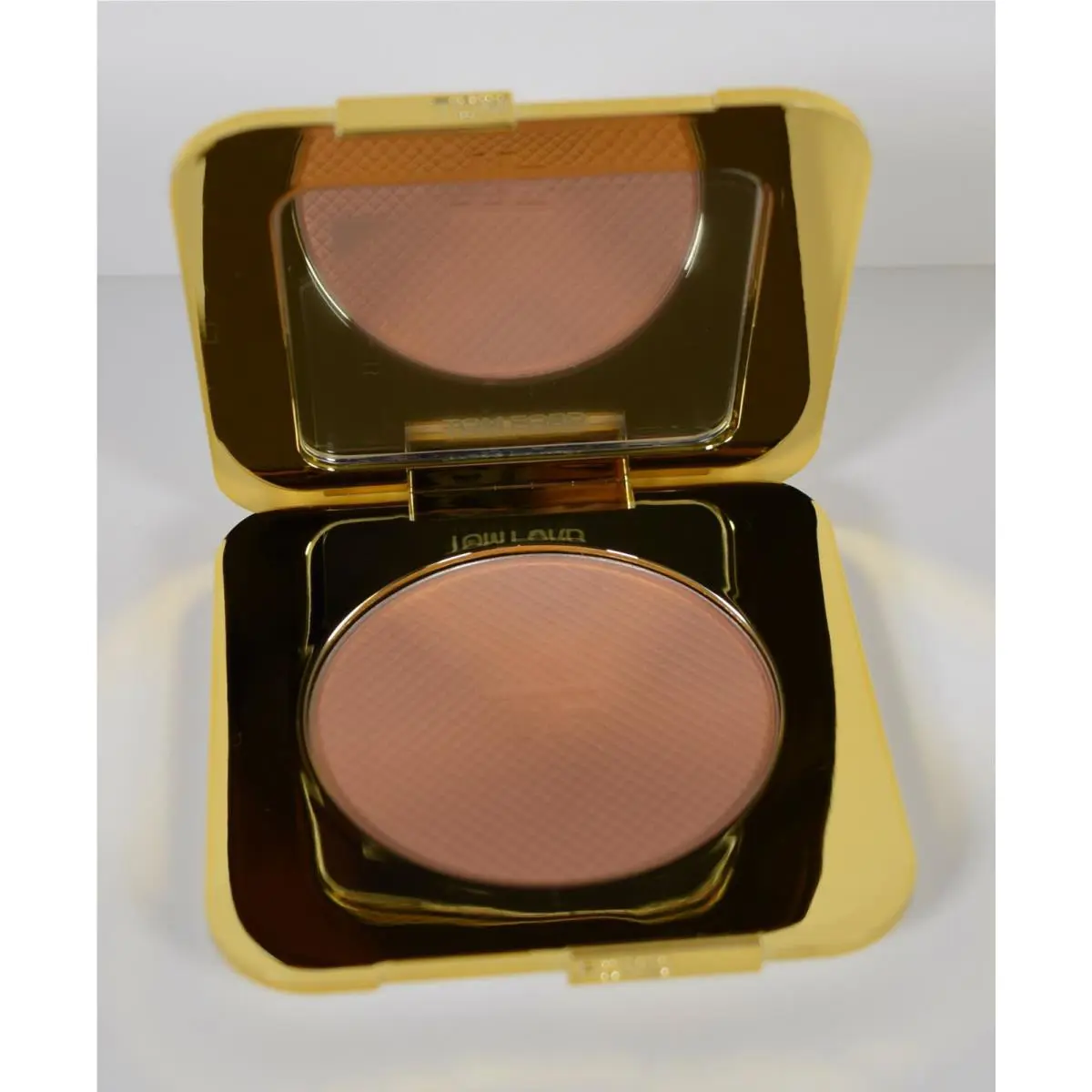 Tom Ford Radiant Perfecting Powder BB8