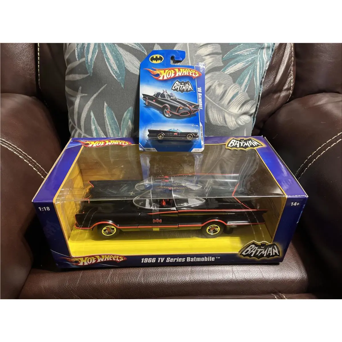 HW Batman 1966 TV Series Batmobile 1:18 Scale HW ‘66 Batmobile 133/190 07