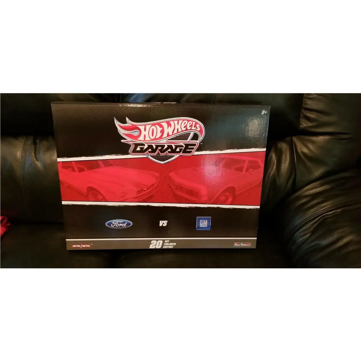 Hot Wheels Garage Ford Vs. GM 20 Car Set Box