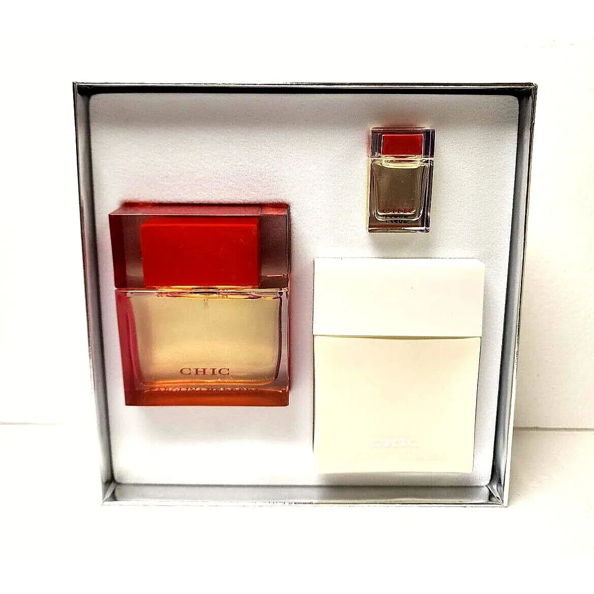 Carolina Herrera Chic Gift Set Edp Spray 50 ML 5 ML Body Lotion 100 ML