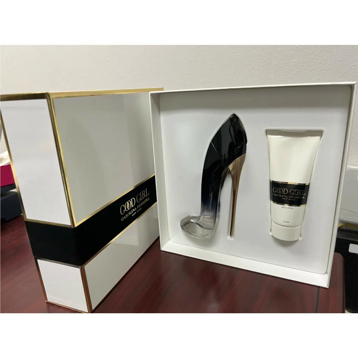 Carolina Herrera Good Girl 2 Piece Gift SET:2.7 Edp Legere Spray 3.4 Body Lotion