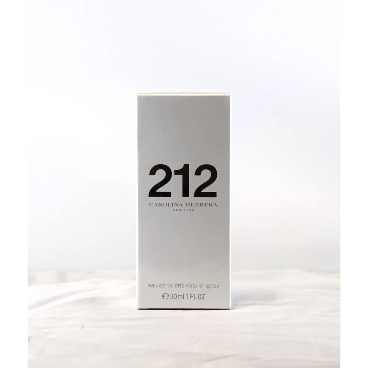 212 Carolina Herrera. Eau De Toilette Spray 1oz - Made in Spain - Box