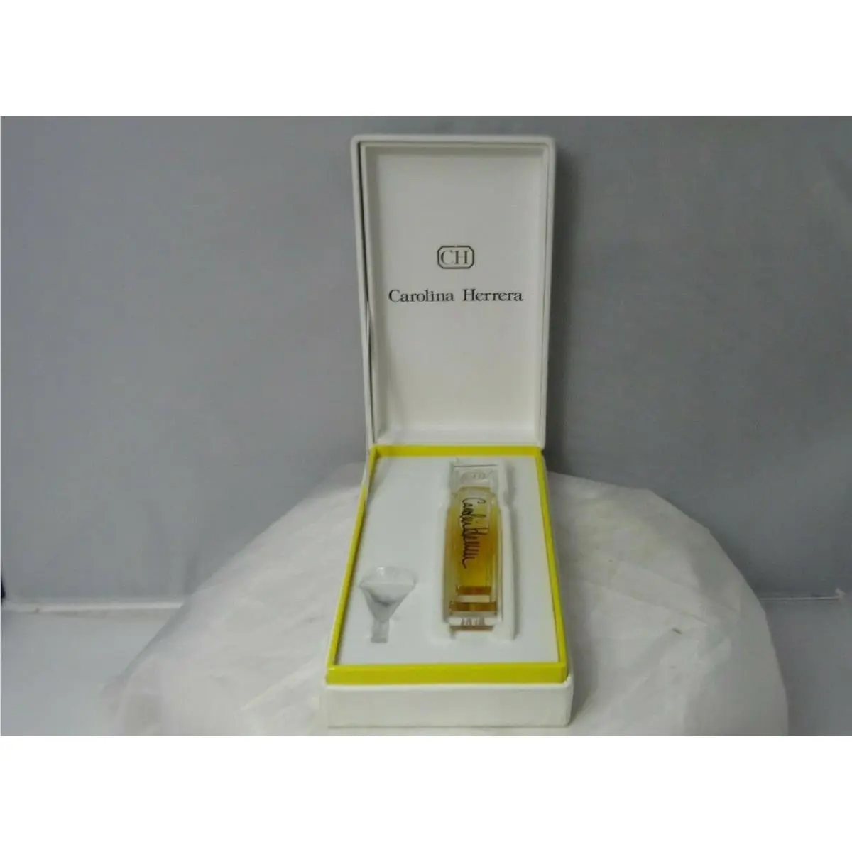 Carolina Herrera by Carolina Herrera 0.25 oz / 7.5 ml Perfume Splash - Vintage