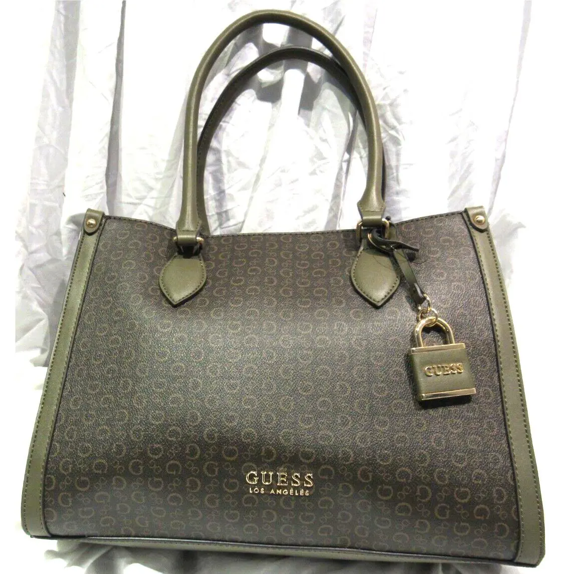 Nwot Oakpark Ladies Handbag by Guess