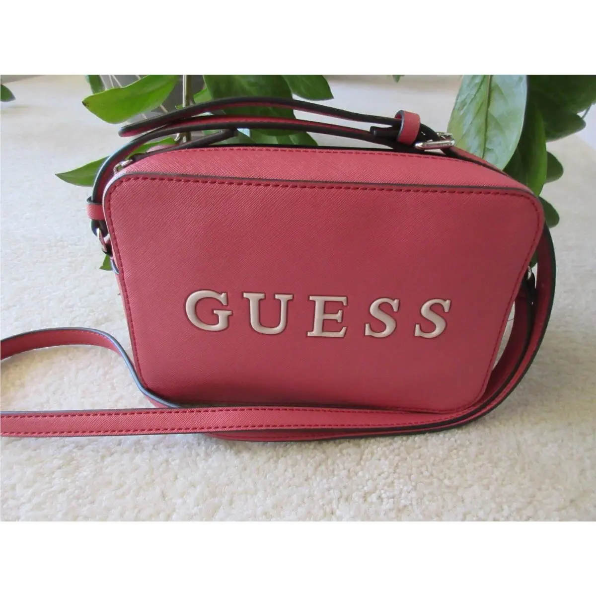 Guess Los Angeles Roxberry Mini Crossbody Bag Rouge Colo Guess Logo