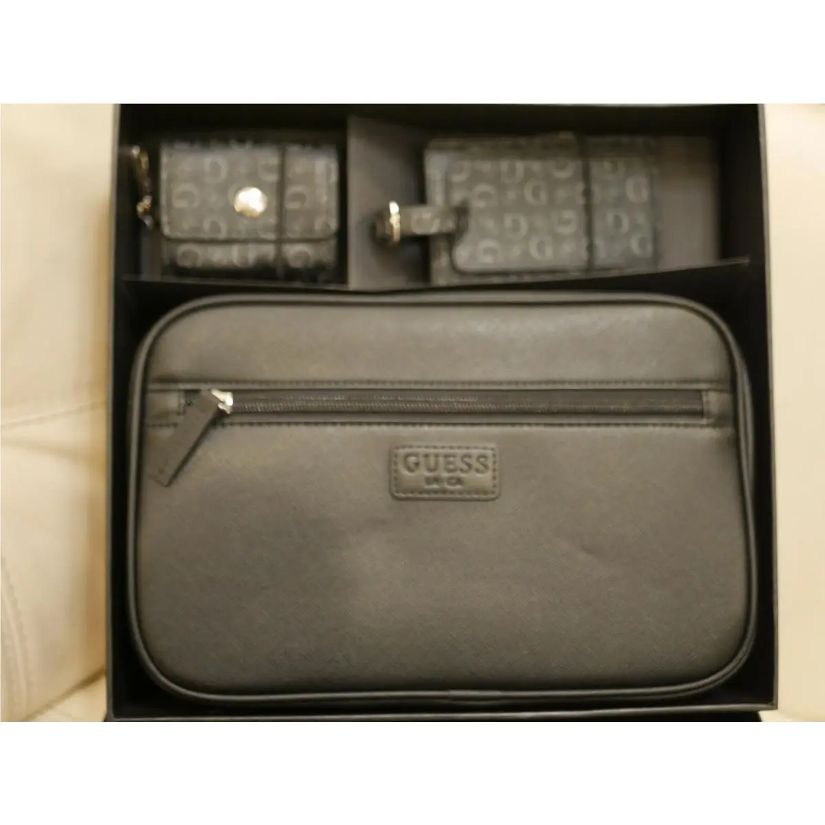 Black Guess 3 Piece Men Travel Gift Set Toilety Bag ID Tag Ear Pod Case