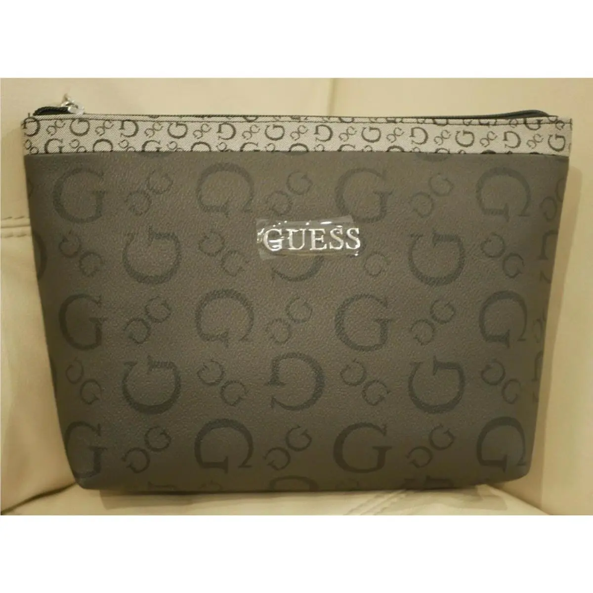 Newwt Women`s Guess Black Coal Bag Large Cosmetic Travel Make UP Case Oak Park