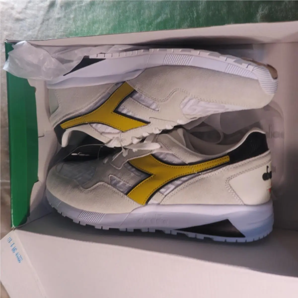 Diadora N9002 Mens Sneakers White Gold Black Suede Mesh Shoes 851C5363 Size 10.5