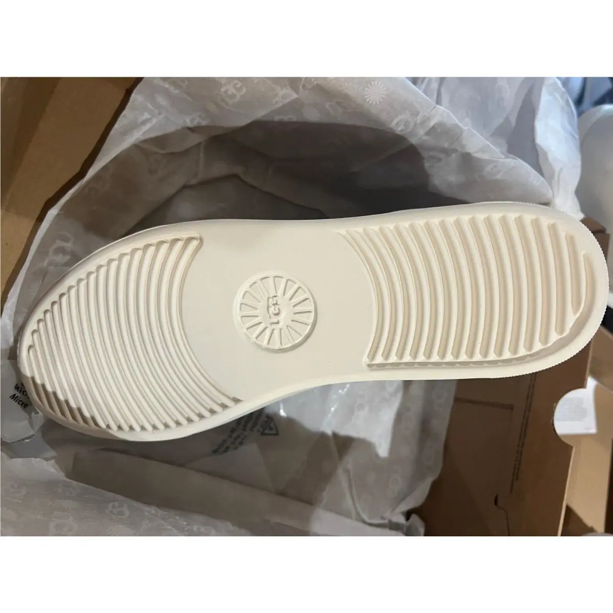 UGG shoes - 942837100 - 942837-100 - CHE 5