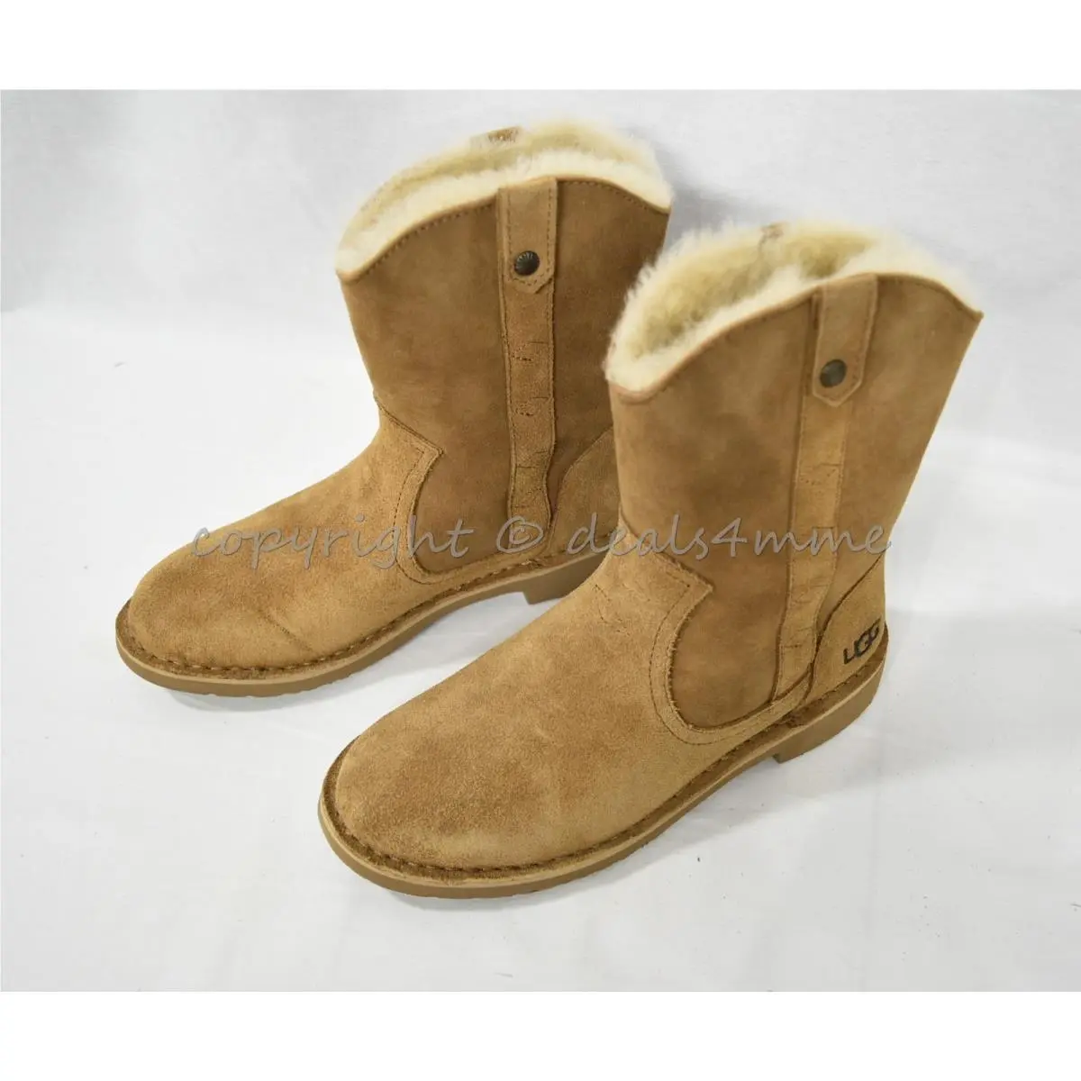 Ugg Larker Suede Block Heel Boots in Chestnut. US Women`s Size 7 / 7.5 / 9