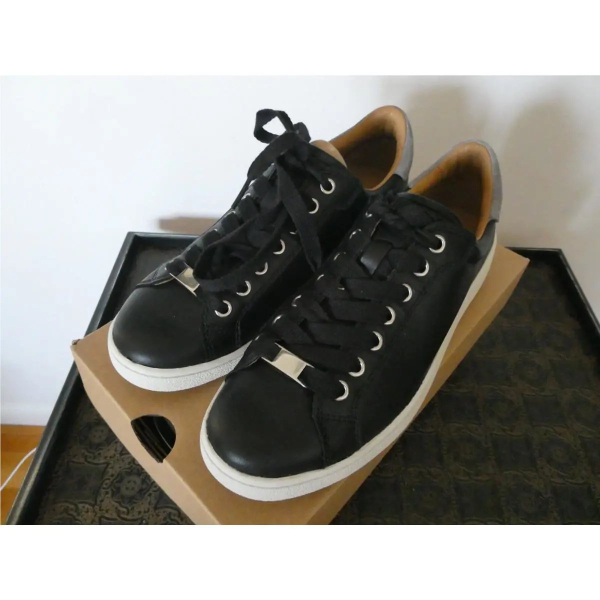 UGG shoes - UGG Milo - Milo - Black 1