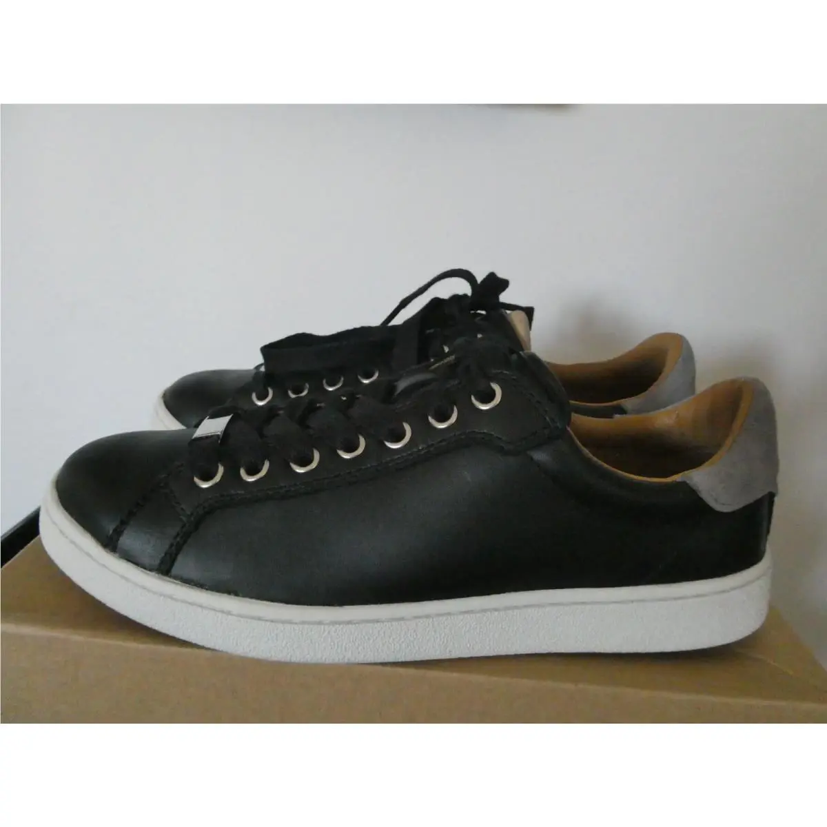 UGG shoes - UGG Milo - Milo - Black 5