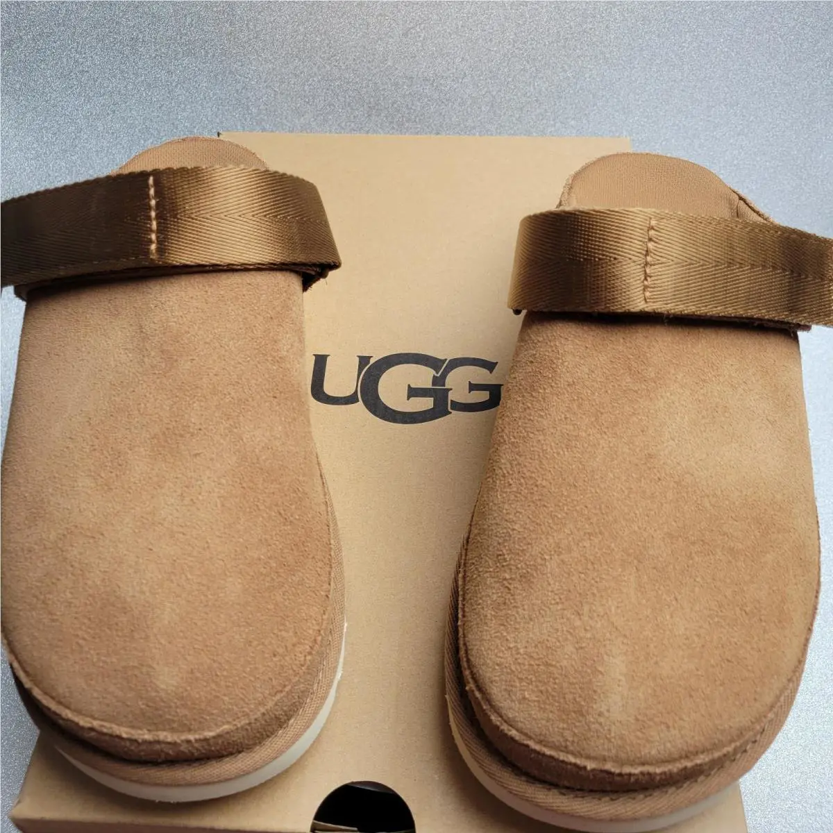 Ugg Goldenstar Clogs in Chestnut Women`s Size 8 - Chestnut