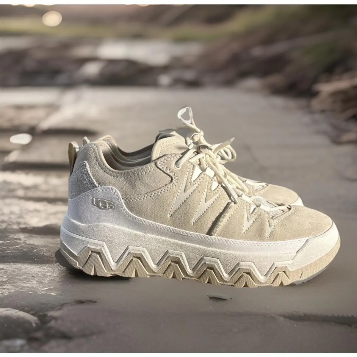 Ugg Captrail Low 1161830 Light Beige Size 9 Woman Trail Runners Shoe Waterproof